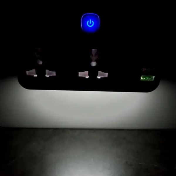 Розетка подвійна з usb-a/2,4a та type-c зарядкою вимикачем та нічником 2500w 10а 220v LD-2311 фото